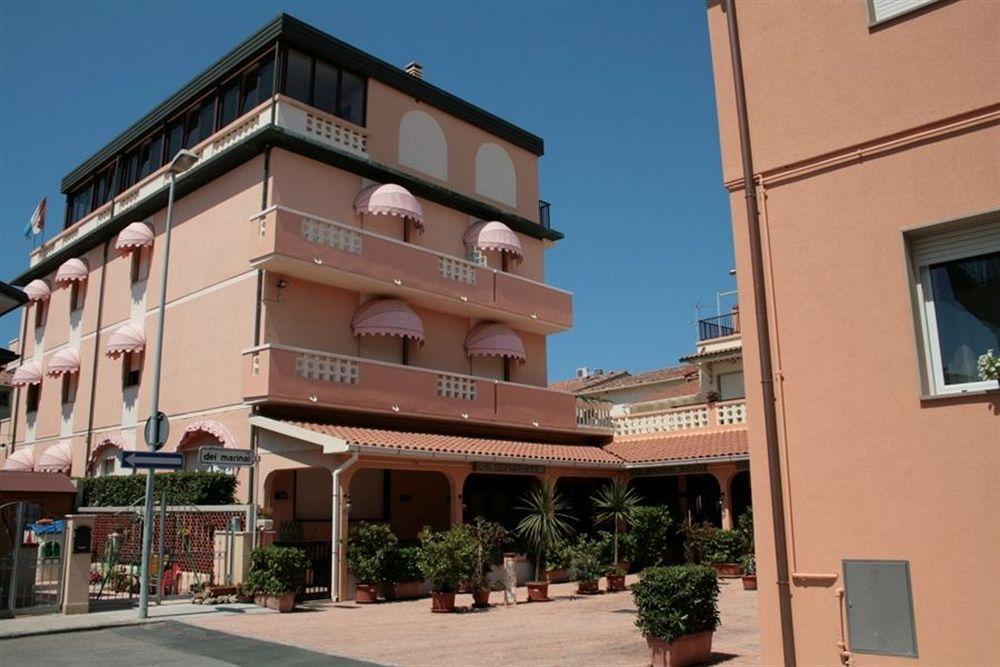 Hotel Sileoni Marina di Cecina Ngoại thất bức ảnh